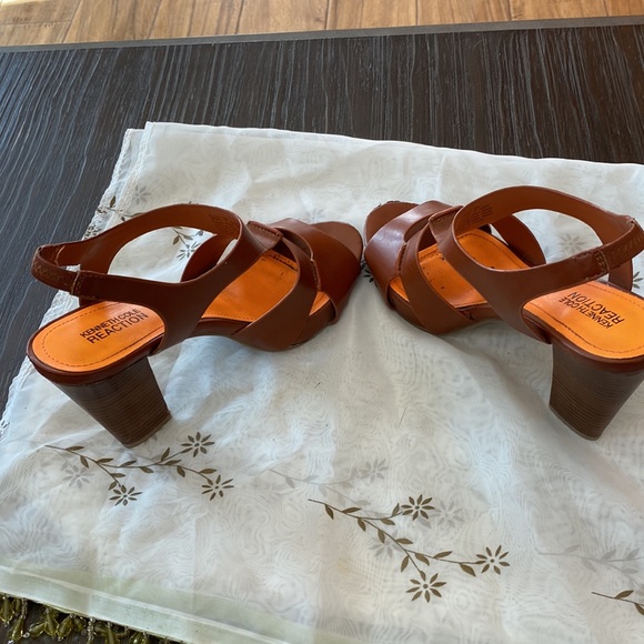 Kenneth Cole reaction 4 1/4”heel in brown and orange with platform front. - Picture 8 of 13